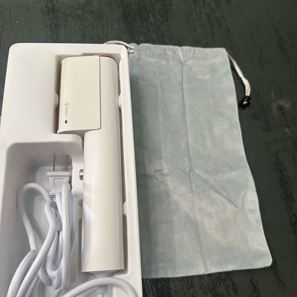 Rose Gold and White portable steamer - Picture 3 of 5